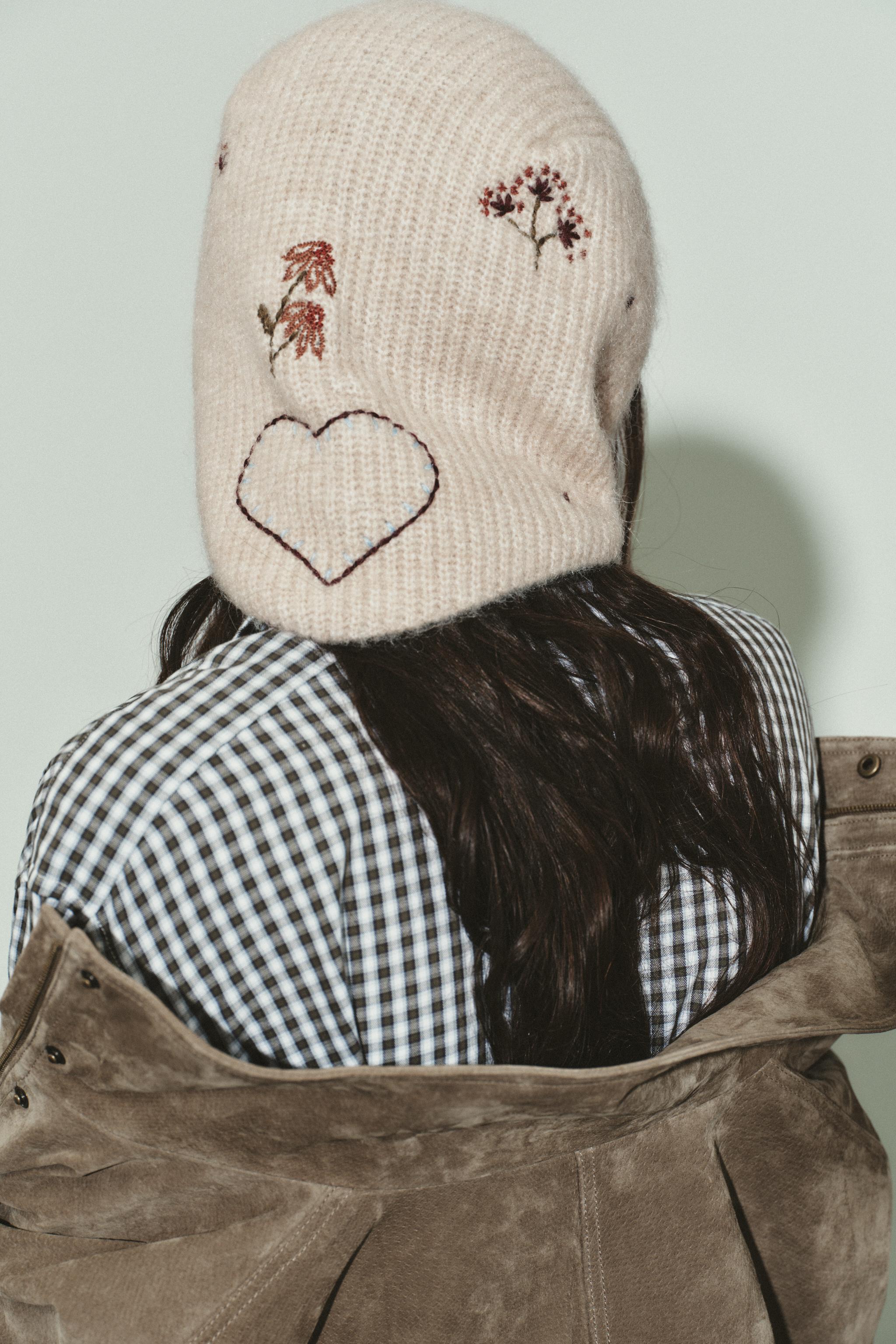 EMBROIDERED KNIT HOOD